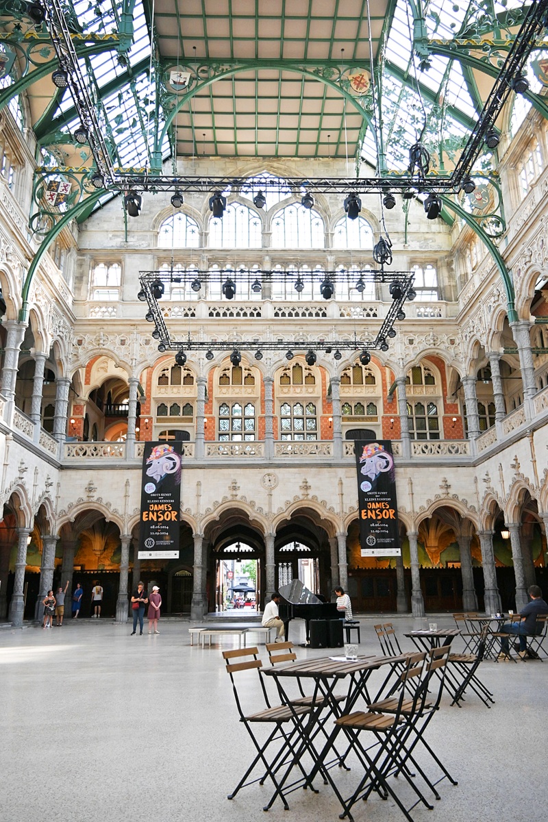 handelsbeurs antwerp with cafe and piano